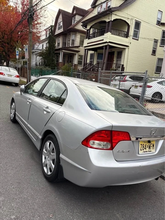 2010 Honda Civic 8th Gen - Image 7 of 9