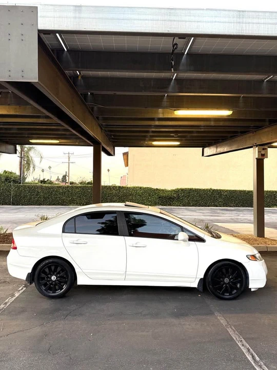 2010 Honda Civic 8th Gen - Image 3 of 6