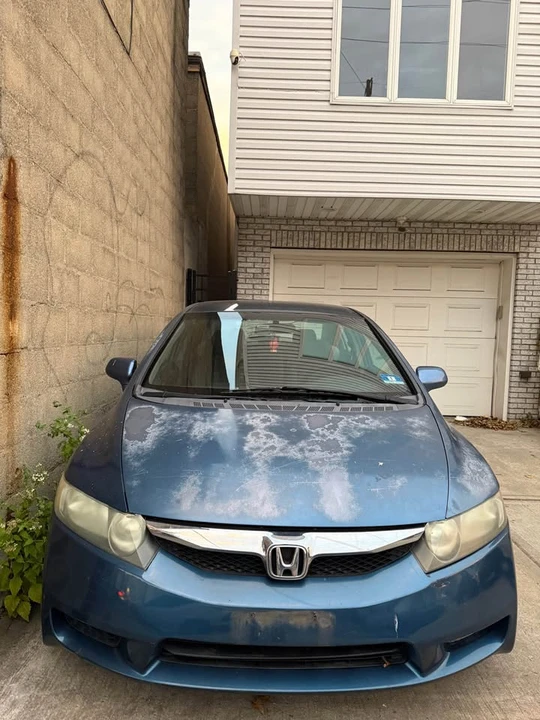 2010 Honda Civic 8th Gen - Image 2 of 12