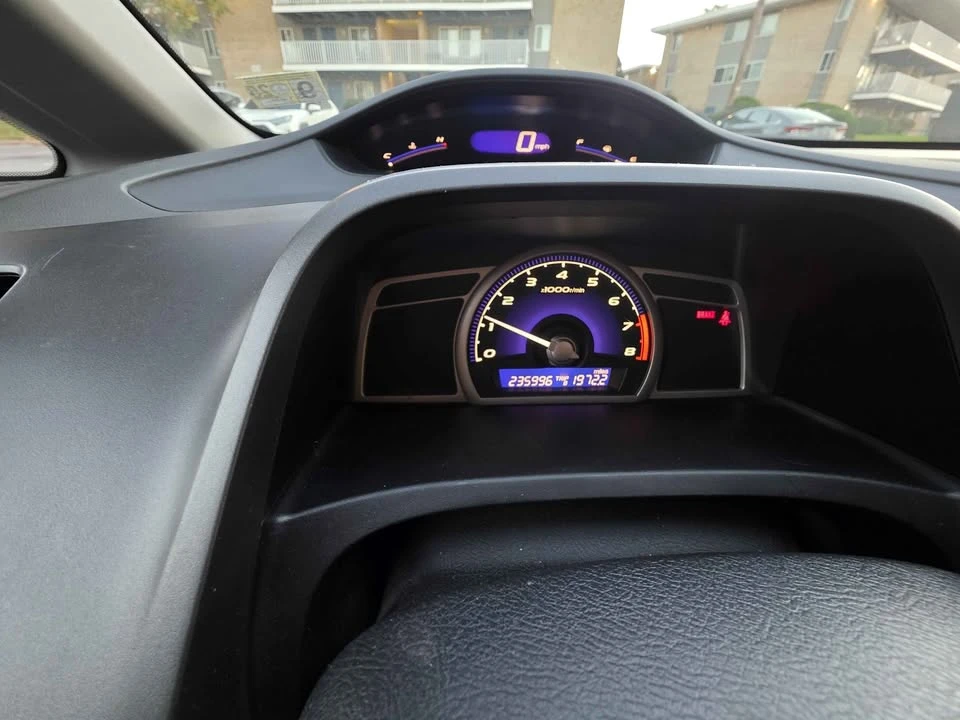 2010 Honda Civic 8th Gen - Image 3 of 7