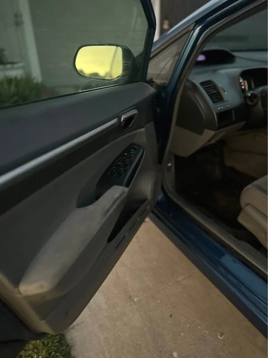2010 Honda Civic 8th Gen - Image 11 of 14