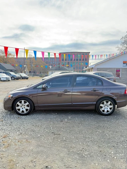 2010 Honda Civic 8th Gen - Image 9 of 16