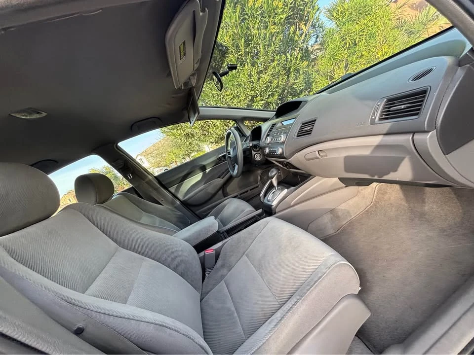 2010 Honda Civic 8th Gen - Image 8 of 14