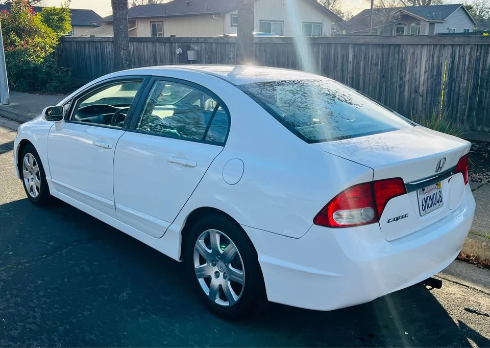 2010 Honda Civic 8th Gen - Image 4 of 14