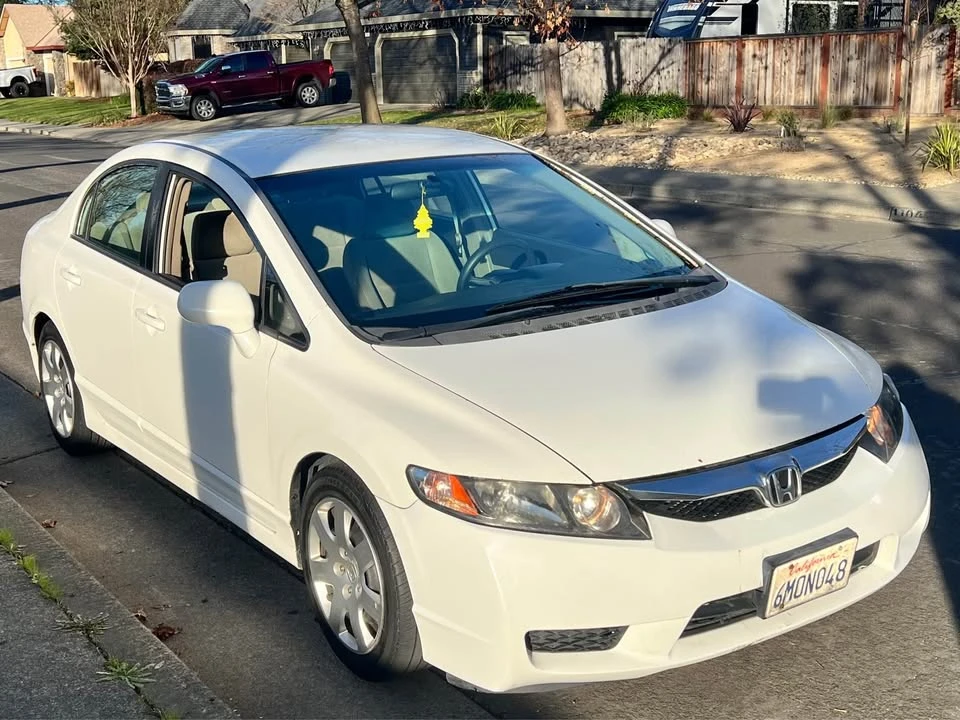 2010 Honda Civic 8th Gen - Image 2 of 14