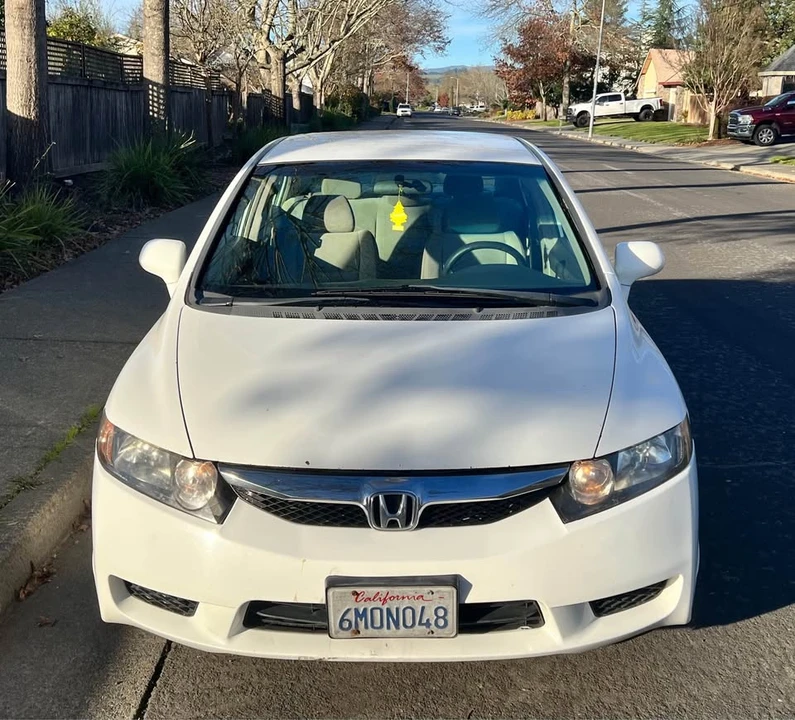 2010 Honda Civic 8th Gen - Image 3 of 14