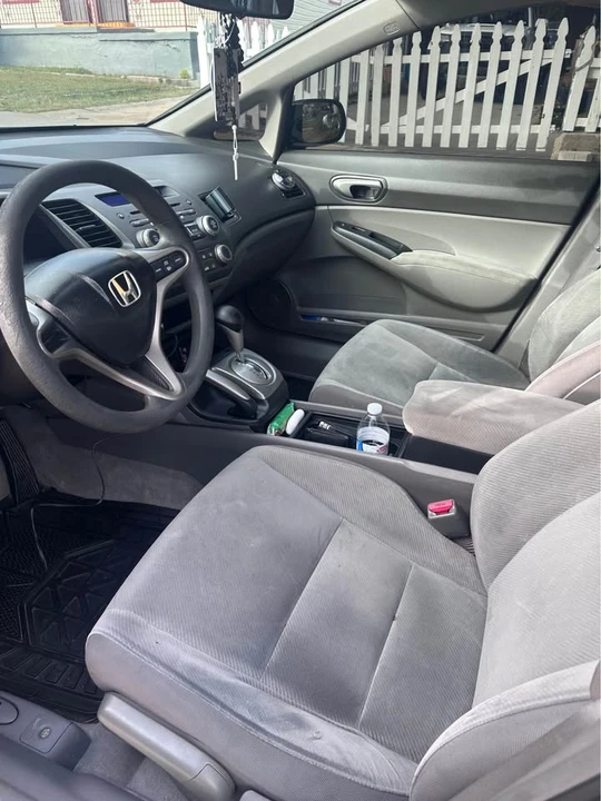 2010 Honda Civic 8th Gen - Image 3 of 6