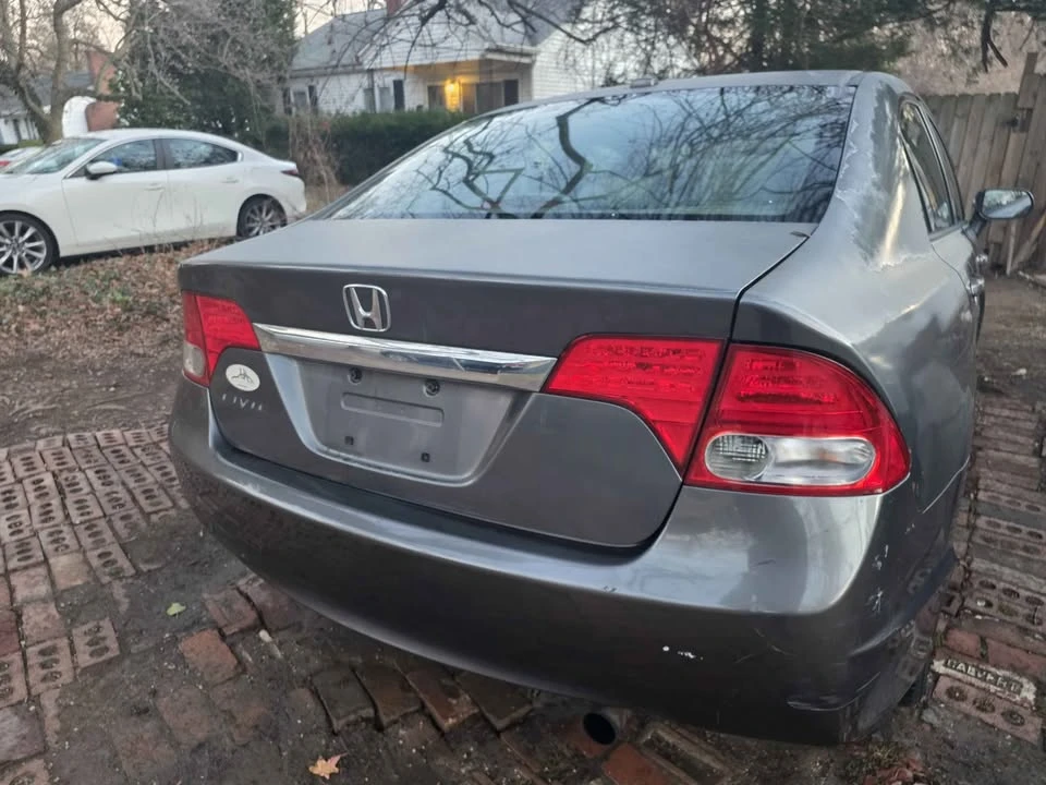 2010 Honda Civic 8th Gen - Image 2 of 12