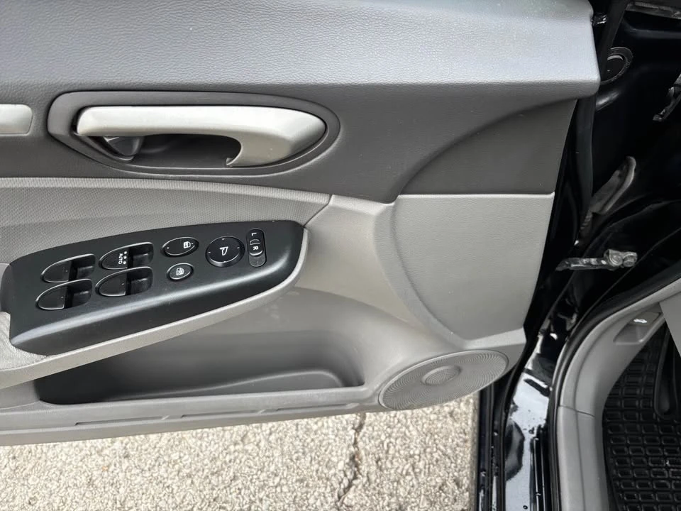 2010 Honda Civic 8th Gen - Image 4 of 14