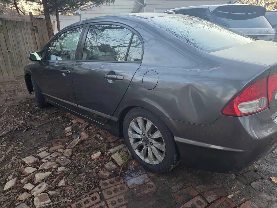 2010 Honda Civic 8th Gen - Image 4 of 12
