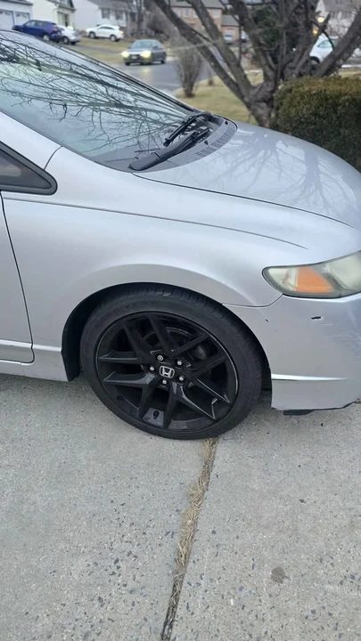 2010 Honda Civic 8th Gen - Image 2 of 9