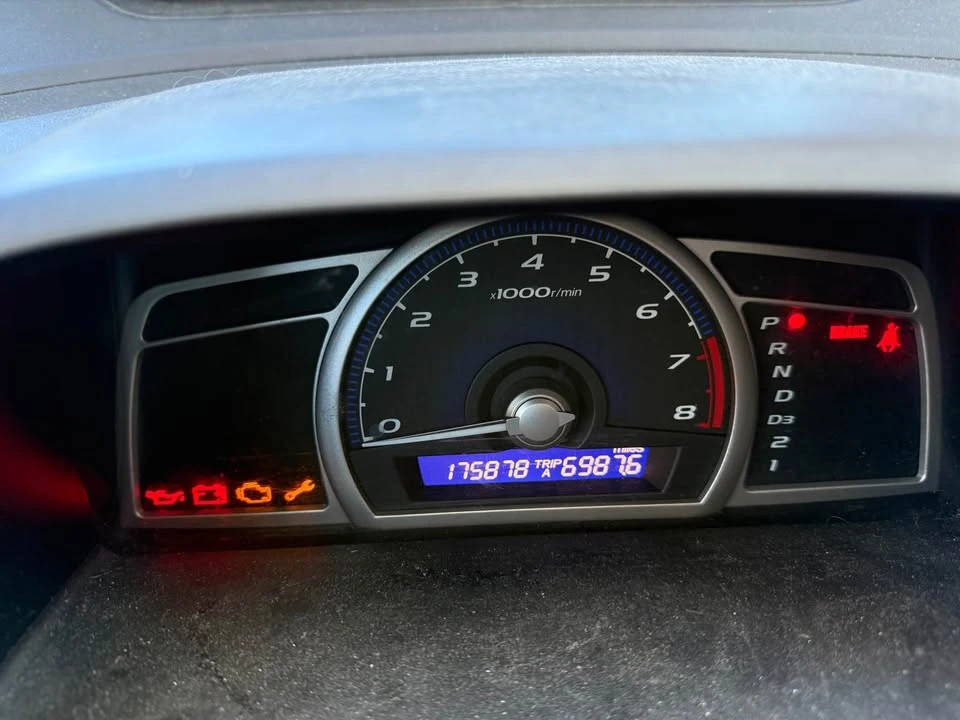 2010 Honda Civic 8th Gen - Image 2 of 3