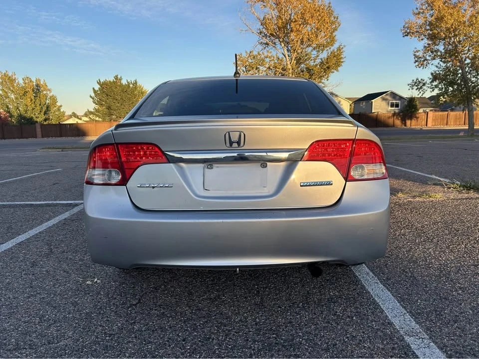 2010 Honda Civic 8th Gen - Image 2 of 12