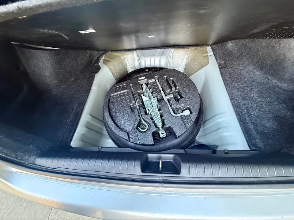 2010 Honda Civic 8th Gen - Image 16 of 17