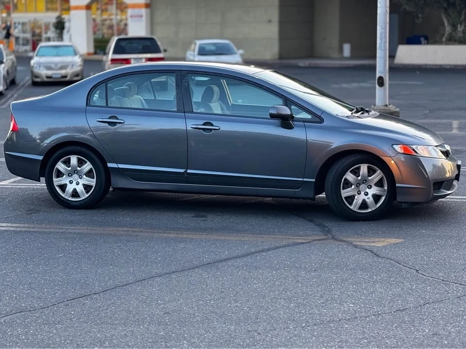 2010 Honda Civic 8th Gen - Image 4 of 14