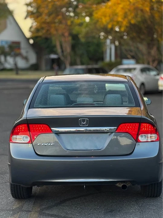 2010 Honda Civic 8th Gen - Image 7 of 14