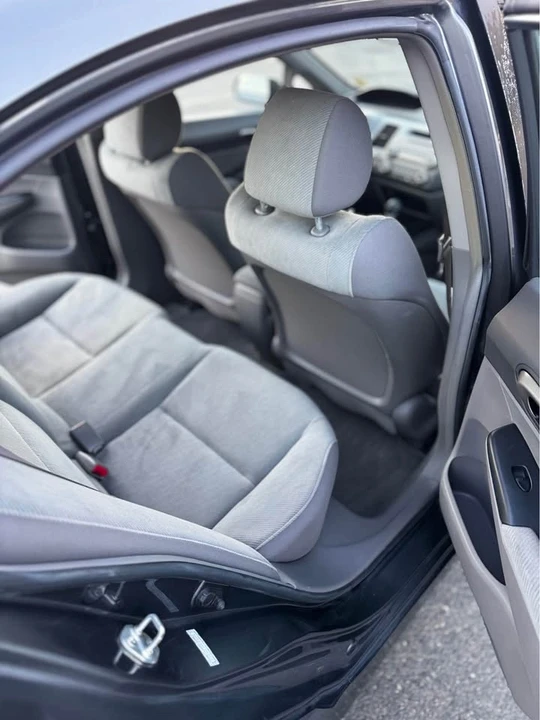 2010 Honda Civic 8th Gen - Image 9 of 14