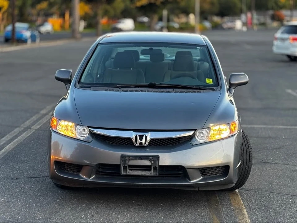 2010 Honda Civic 8th Gen - Image 2 of 14