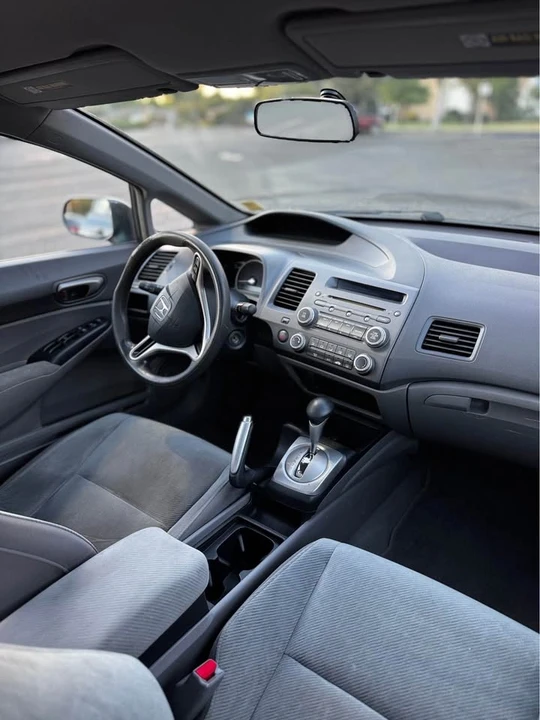 2010 Honda Civic 8th Gen - Image 8 of 14
