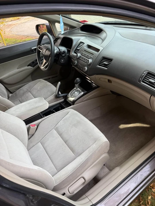 2010 Honda Civic 8th Gen - Image 5 of 14