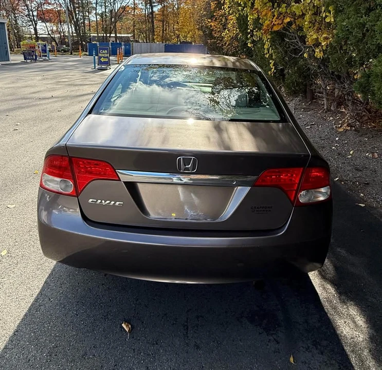 2010 Honda Civic 8th Gen - Image 2 of 14