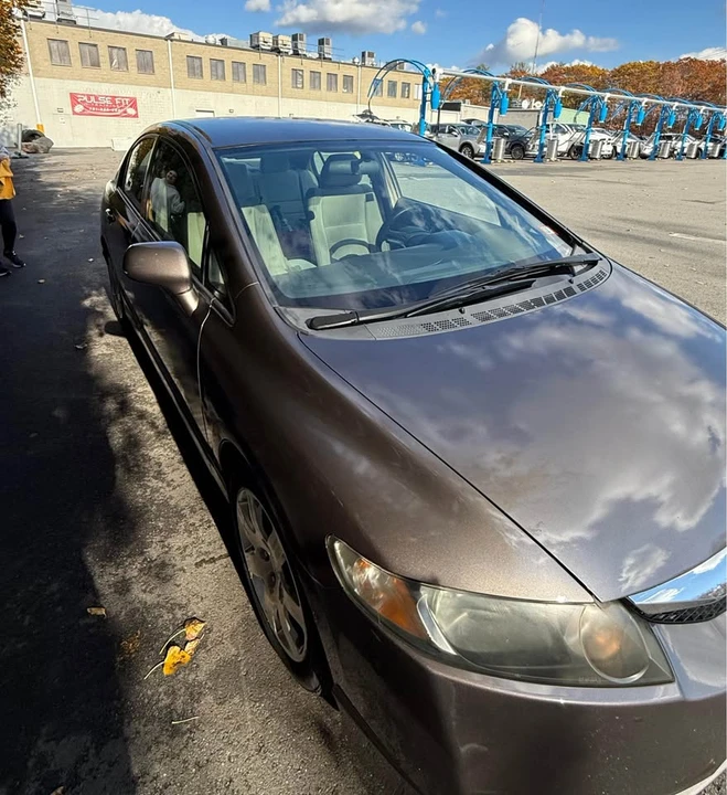 2010 Honda Civic 8th Gen - Image 3 of 14
