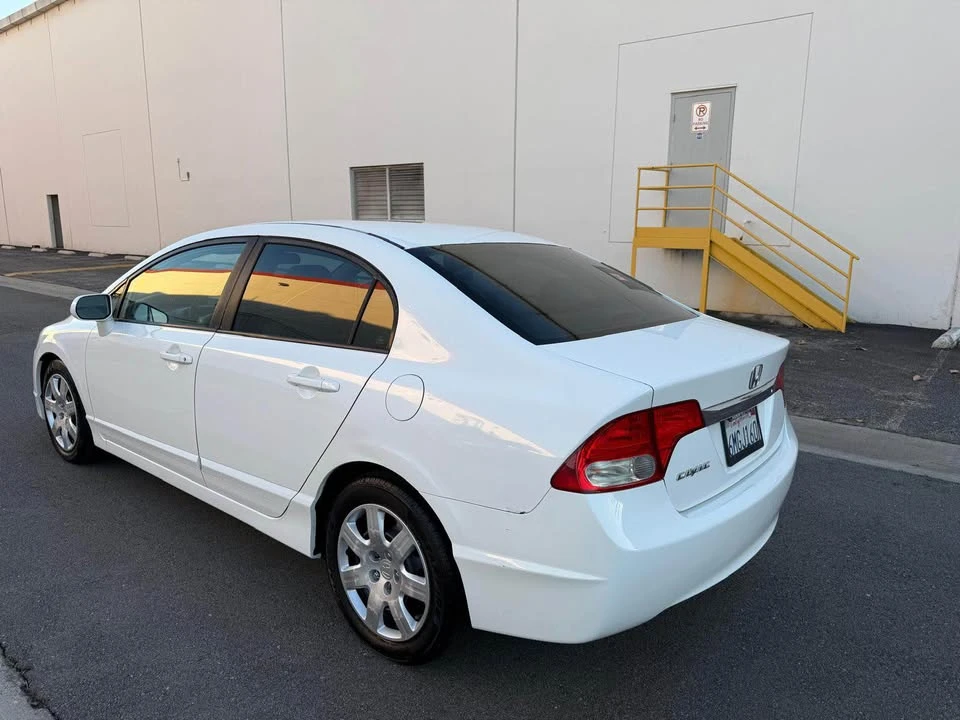 2010 Honda Civic 8th Gen - Image 2 of 12