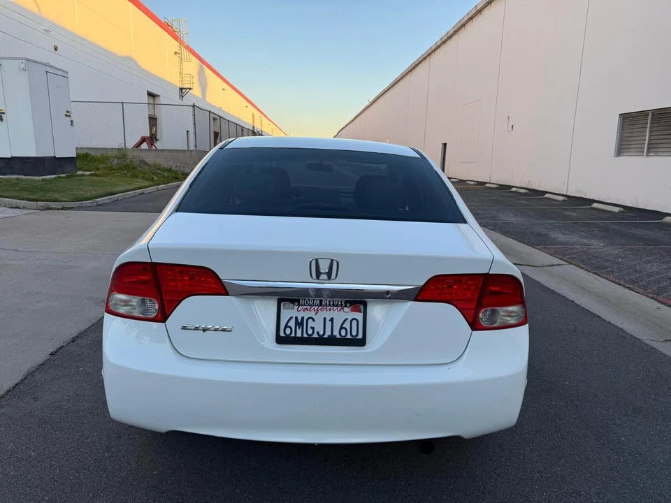 2010 Honda Civic 8th Gen - Image 3 of 12
