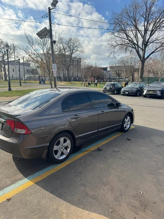 2010 Honda Civic 8th Gen - Image 4 of 9