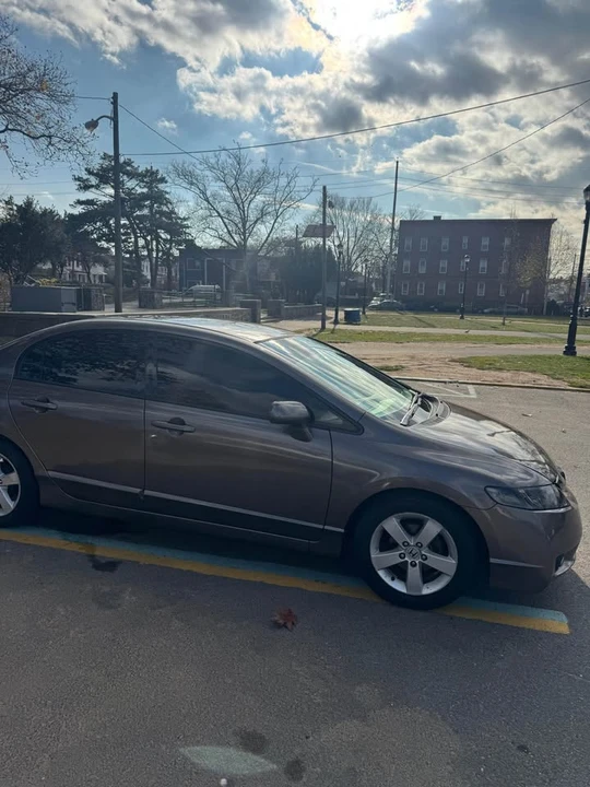 2010 Honda Civic 8th Gen - Image 3 of 9