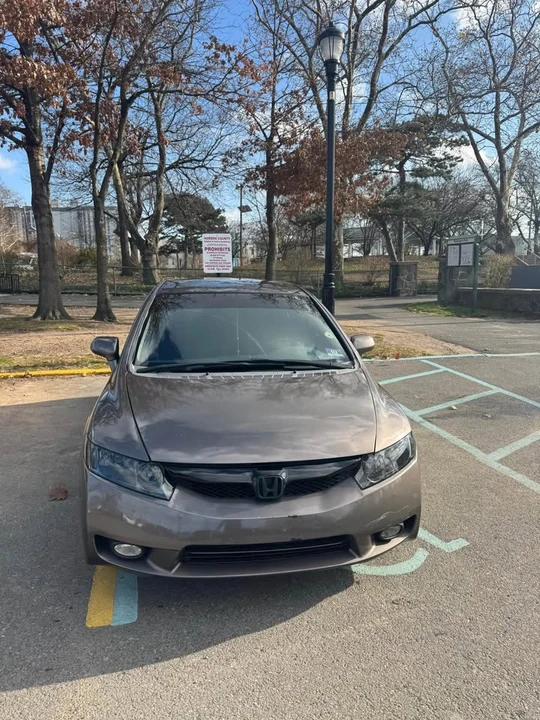 2010 Honda Civic 8th Gen - Image 2 of 9