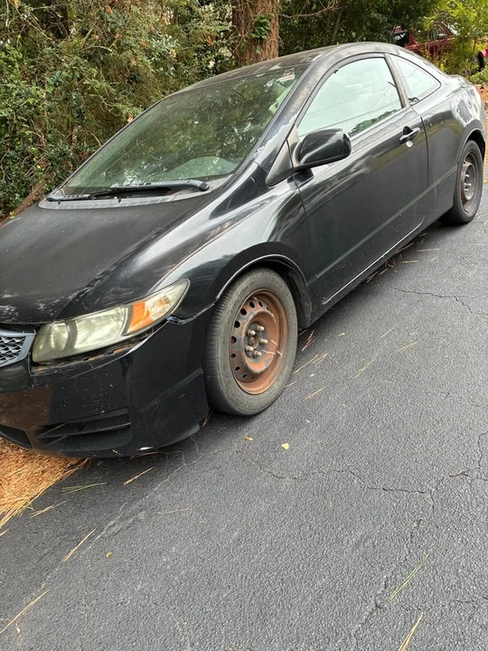 2010 Honda Civic 8th Gen - Image 3 of 5