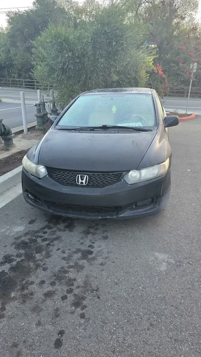 2010 Honda Civic 8th Gen - Image 2 of 8