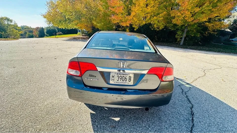 2010 Honda Civic 8th Gen - Image 2 of 6