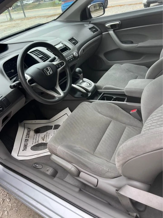 2010 Honda Civic 8th Gen - Image 8 of 13