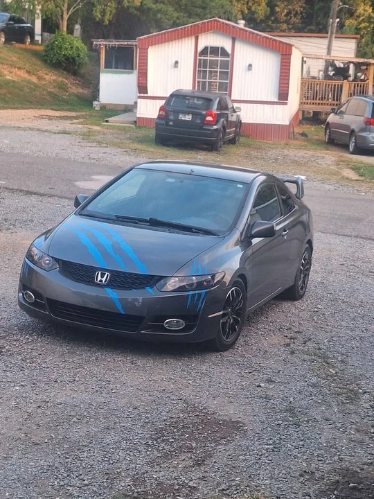 2010 Honda Civic 8th Gen - Image 2 of 10