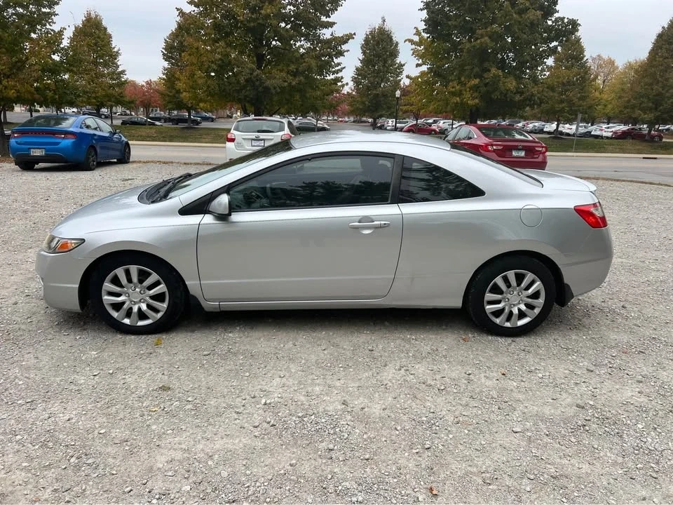 2010 Honda Civic 8th Gen - Image 3 of 13