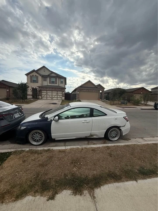 2010 Honda Civic 8th Gen - Image 4 of 4