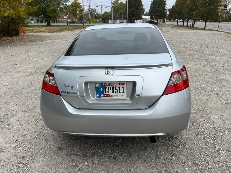 2010 Honda Civic 8th Gen - Image 2 of 13
