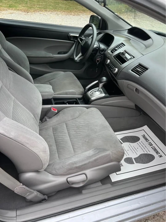 2010 Honda Civic 8th Gen - Image 7 of 13