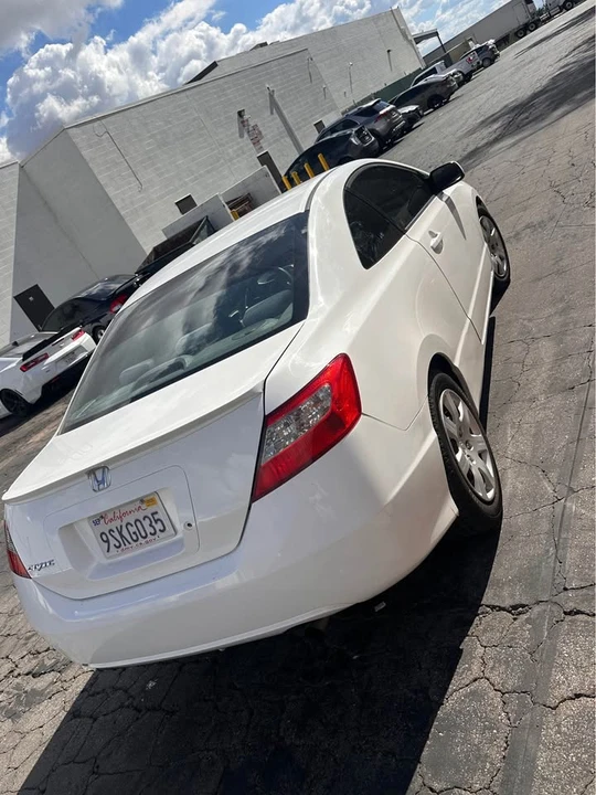 2010 Honda Civic 8th Gen - Image 2 of 7