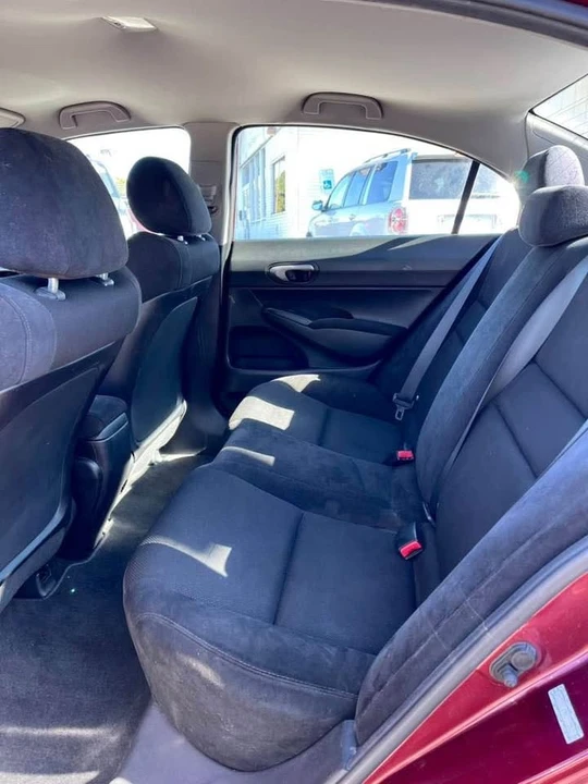 2010 Honda Civic 8th Gen - Image 8 of 16