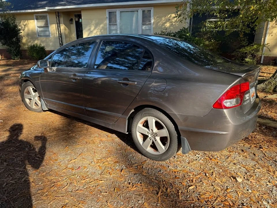 2010 Honda Civic 8th Gen - Image 2 of 7