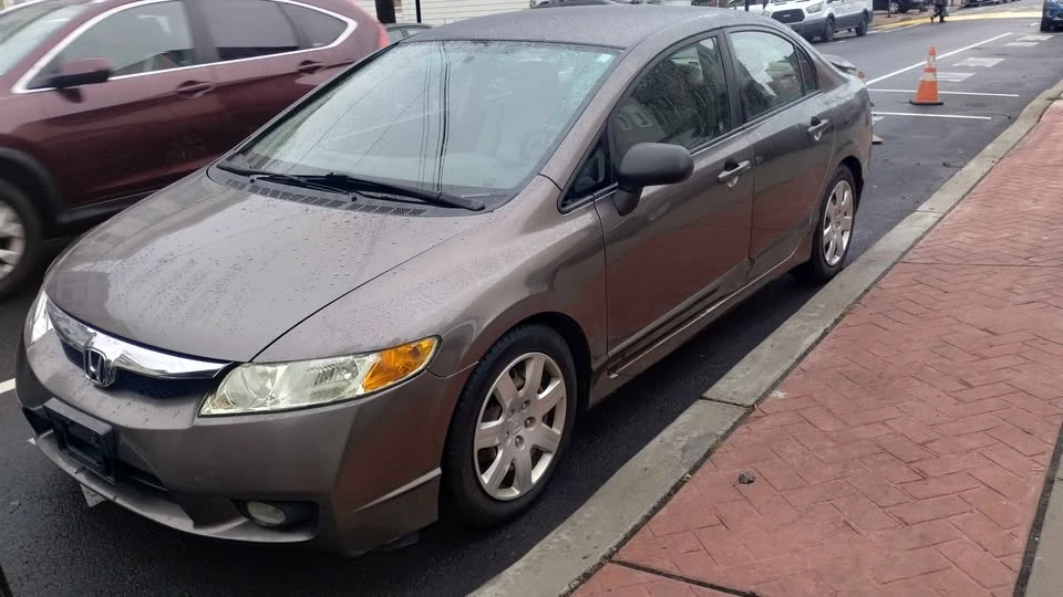 2010 Honda Civic 8th Gen - Image 2 of 7
