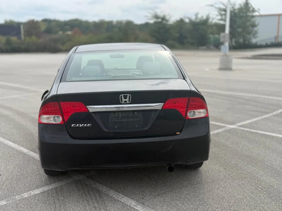 2010 Honda Civic 8th Gen - Image 6 of 11