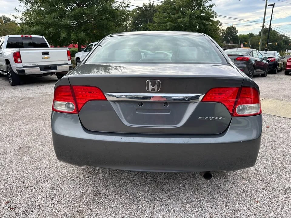 2010 Honda Civic 8th Gen - Image 3 of 13