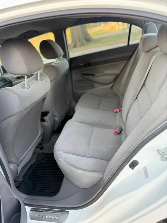 2010 Honda Civic 8th Gen - Image 6 of 7