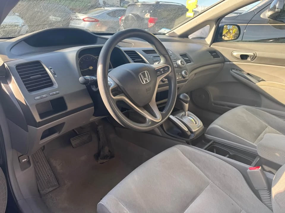2010 Honda Civic 8th Gen - Image 8 of 10