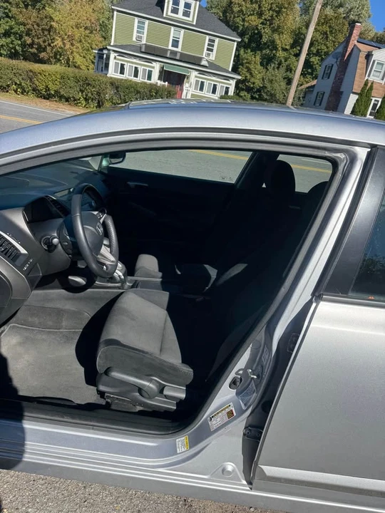 2010 Honda Civic 8th Gen - Image 5 of 9