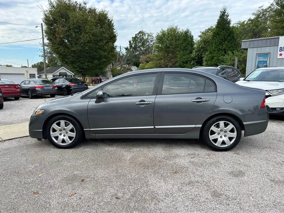 2010 Honda Civic 8th Gen - Image 2 of 13